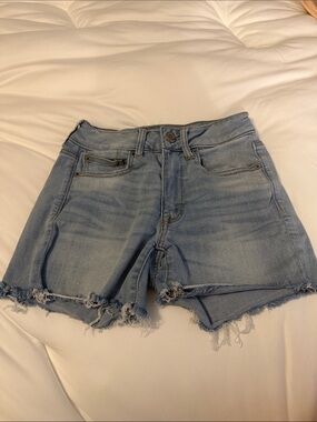 American Eagle Outfitters Light Wash Frayed Hem Denim Shorts